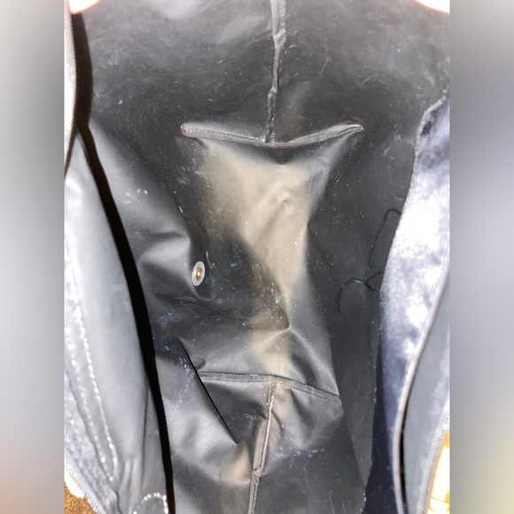 Large Longchamp La Pliage Tote - Picture 3 of 8